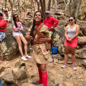 Guia trajada de cangaceira.