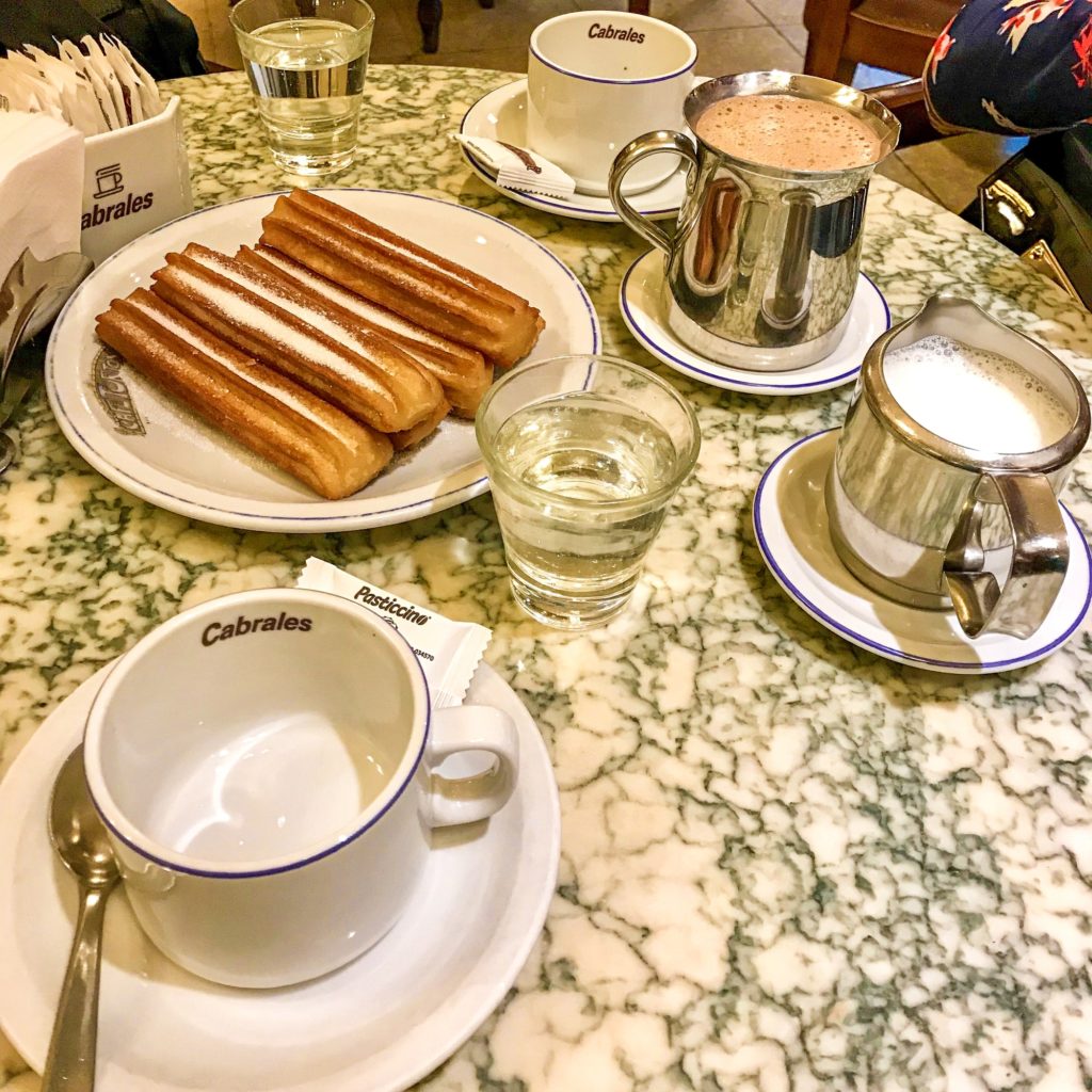 churros e chocolate quente